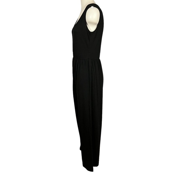 Elegant Black Sleeveless Jumpsuit - Picture 10 of 13